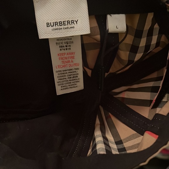 Kids Burberry hat - Picture 2 of 3